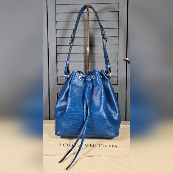 Authentic LOUIS VUITTON Epi Petite Noe GM Drawstring Bag - Picture 2 of 15